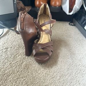 Brown wedge